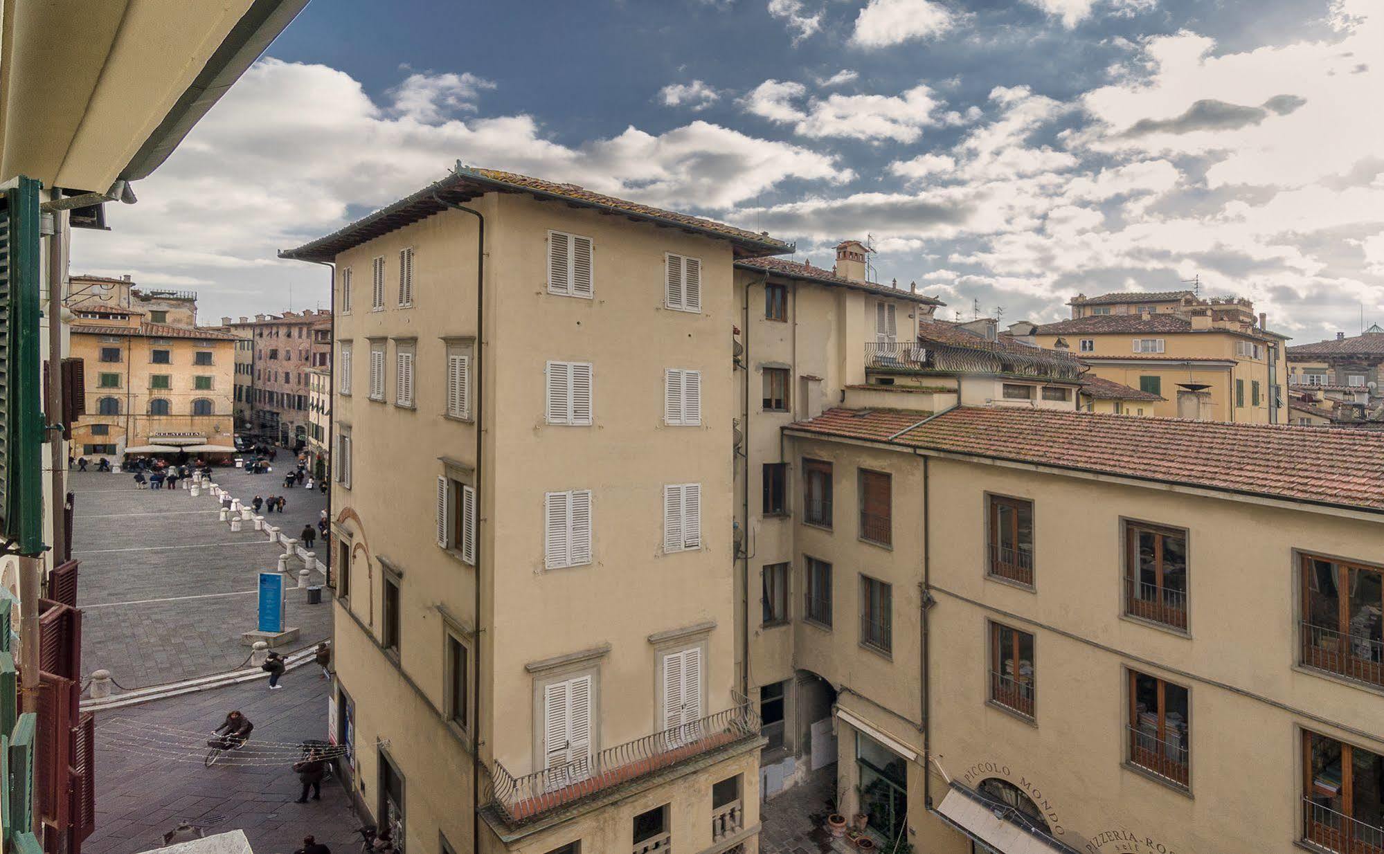 Acomodação com café da manhã  Camera Con Vista Lucca